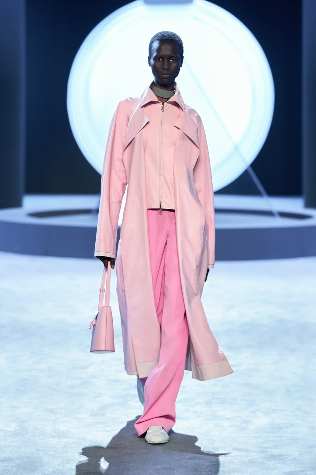 Fashion Week Milan Fall/Winter 2021 look 38 from the Ferragamo collection 女装