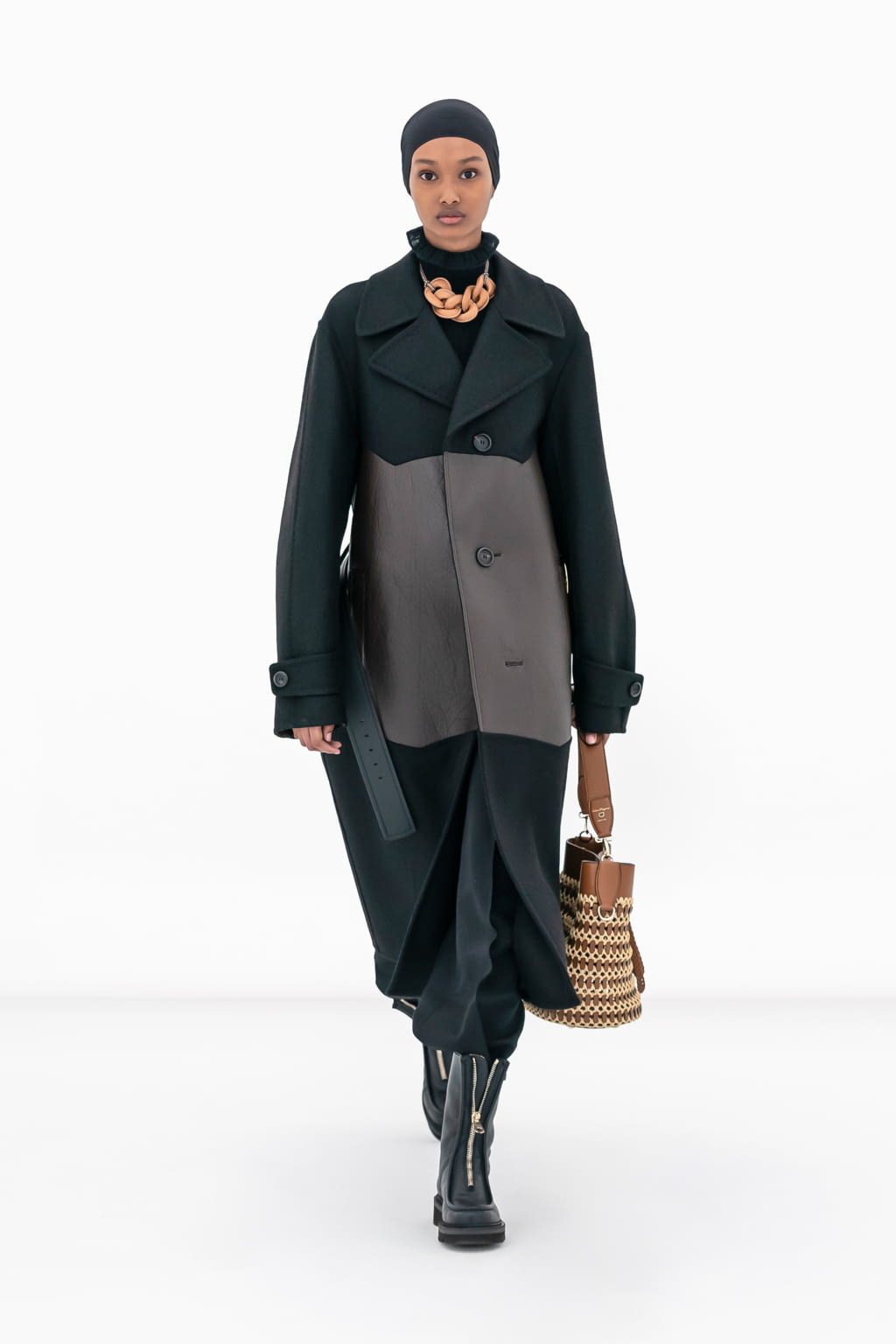 Fashion Week Milan Fall/Winter 2022 look 13 from the Ferragamo collection 女装