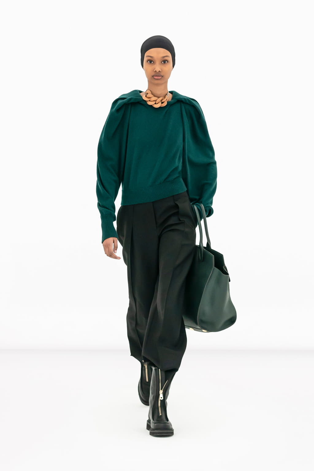 Fashion Week Milan Fall/Winter 2022 look 21 from the Ferragamo collection 女装