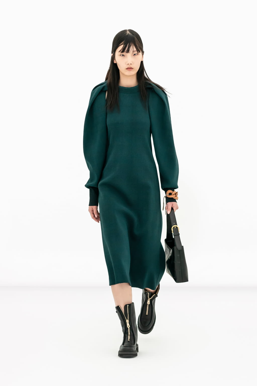 Fashion Week Milan Fall/Winter 2022 look 34 from the Ferragamo collection 女装