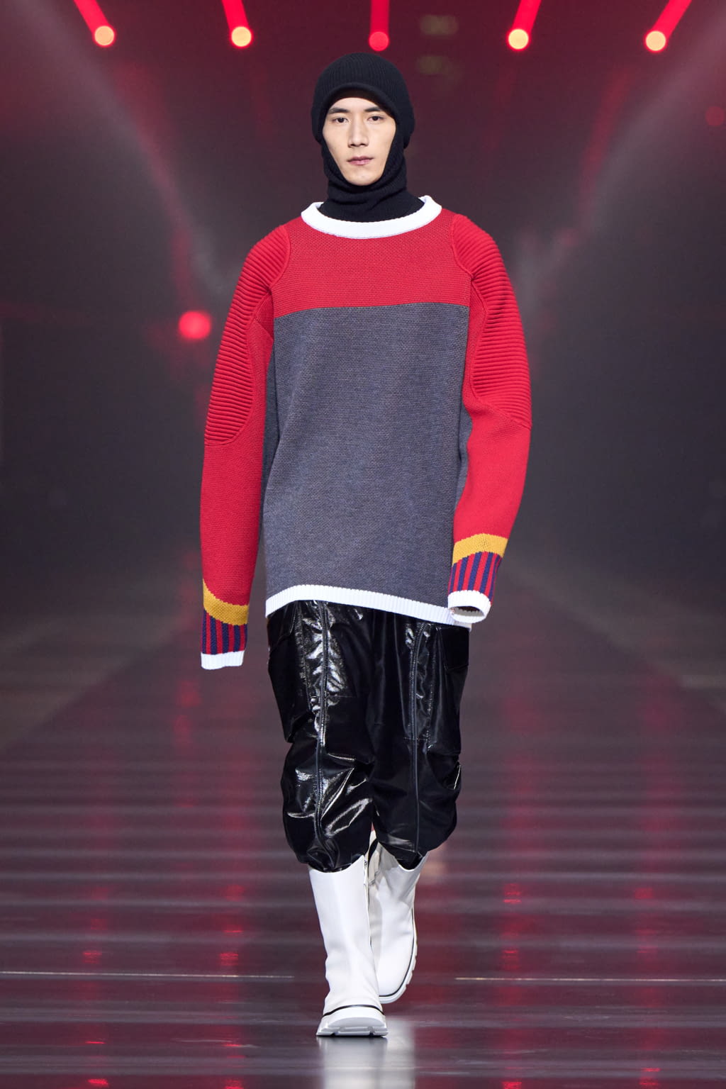 Fashion Week Milan Fall/Winter 2022 look 11 from the Ferrari collection 女装