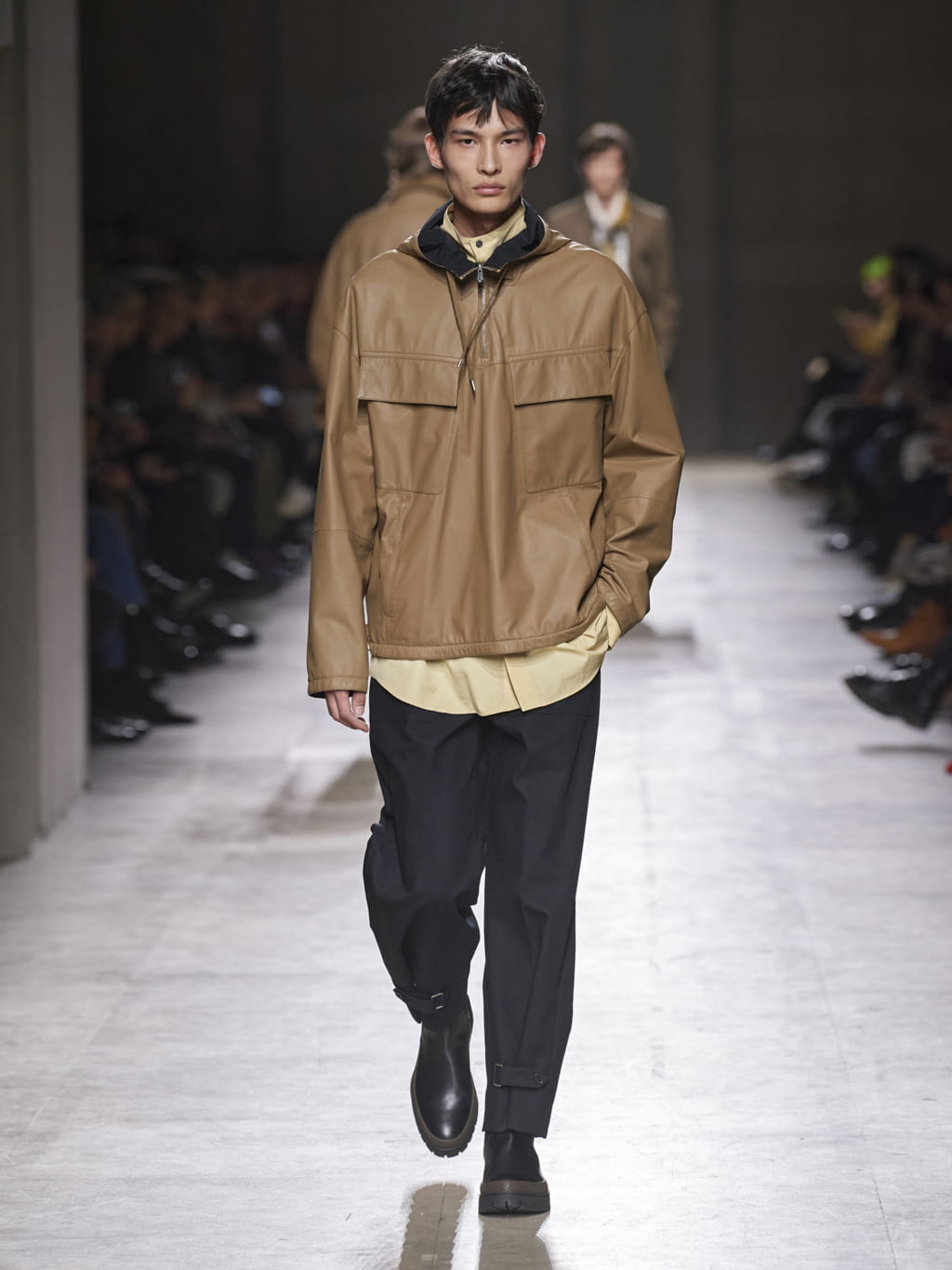 Fashion Week Paris Fall/Winter 2020 look 2 from the Hermès collection menswear