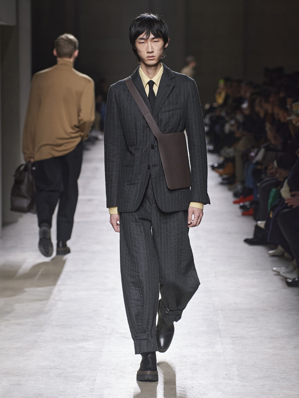 Fashion Week Paris Fall/Winter 2020 look 5 from the Hermès collection 男装