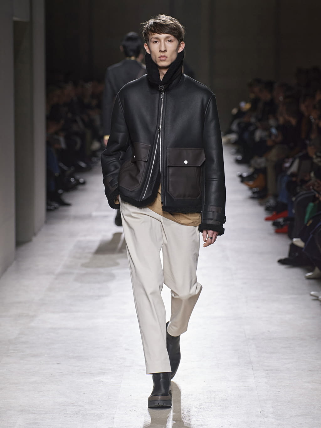 Fashion Week Paris Fall/Winter 2020 look 6 from the Hermès collection 男装