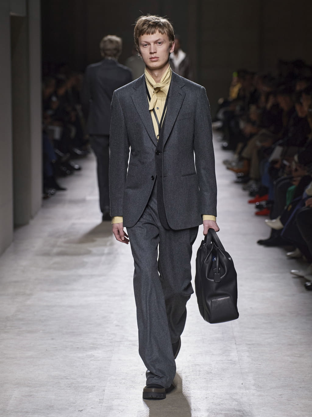 Fashion Week Paris Fall/Winter 2020 look 21 from the Hermès collection menswear