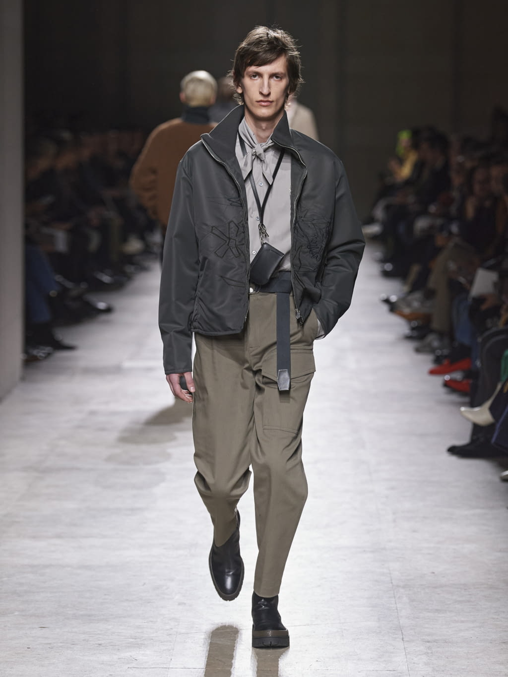Fashion Week Paris Fall/Winter 2020 look 30 from the Hermès collection menswear