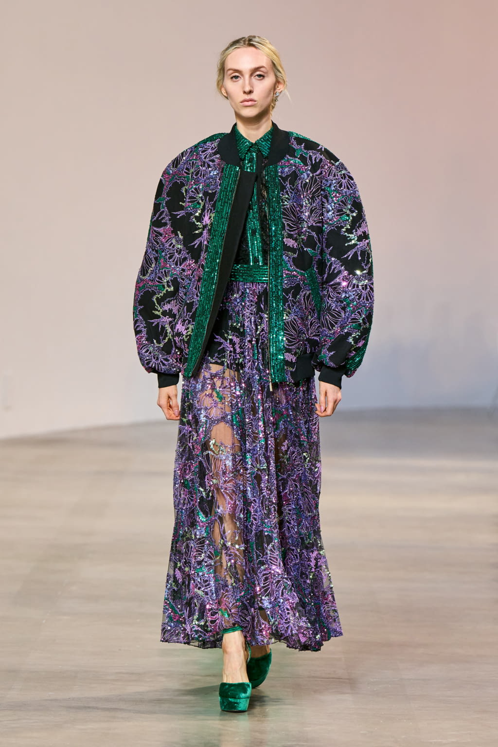 Fashion Week Paris Fall/Winter 2022 look 13 de la collection Elie Saab womenswear