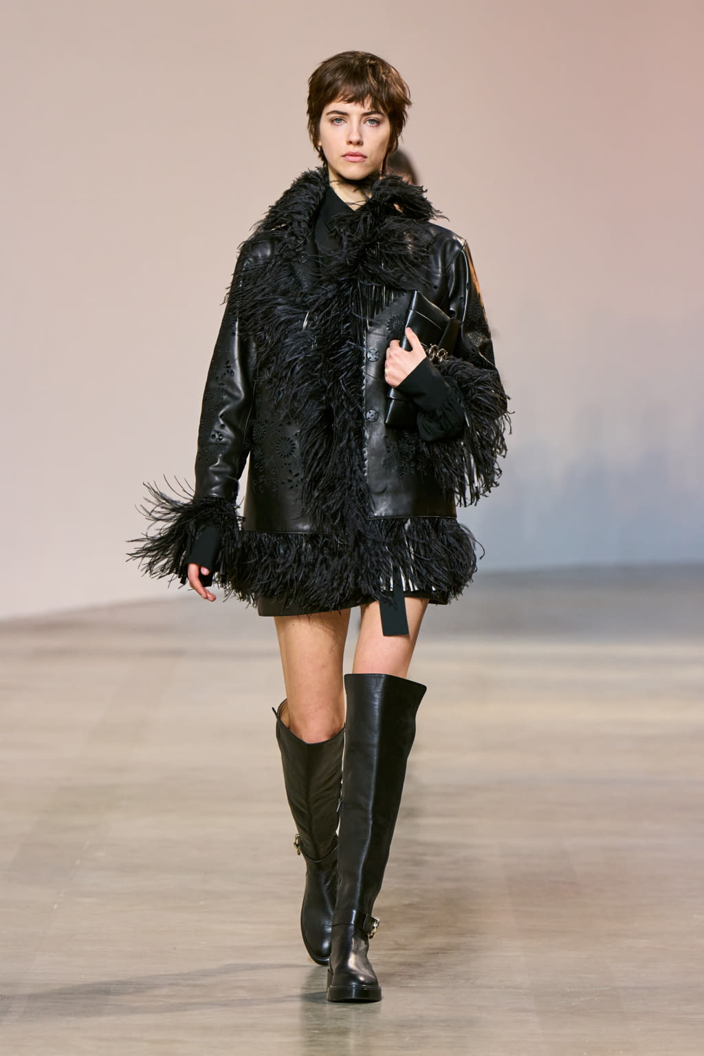 Fashion Week Paris Fall/Winter 2022 look 21 from the Elie Saab collection womenswear