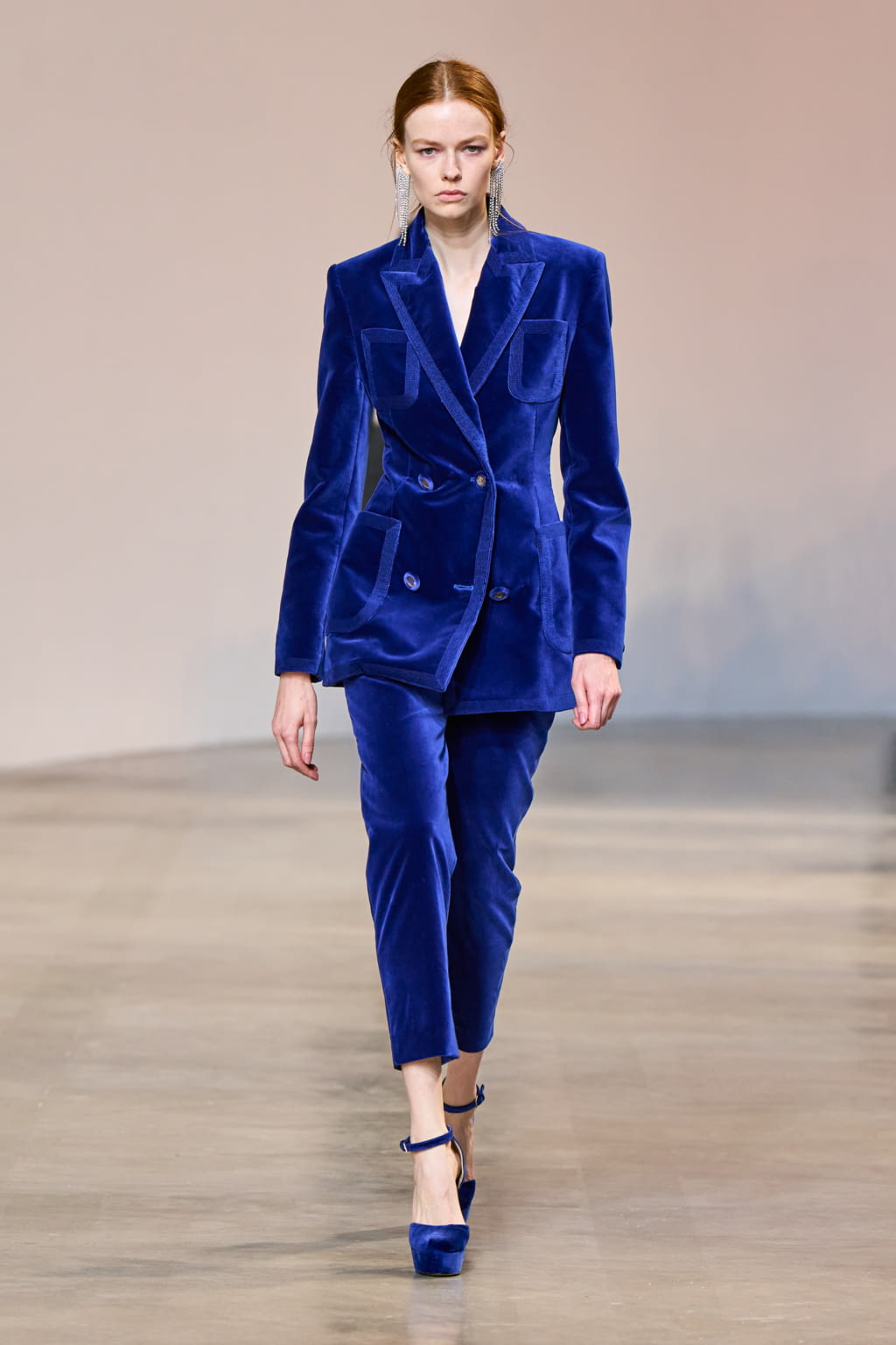 Fashion Week Paris Fall/Winter 2022 look 23 de la collection Elie Saab womenswear