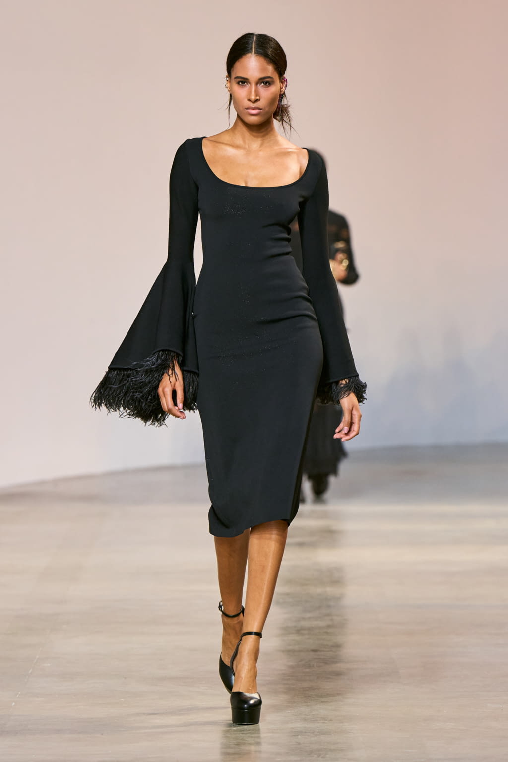 Fashion Week Paris Fall/Winter 2022 look 24 from the Elie Saab collection womenswear