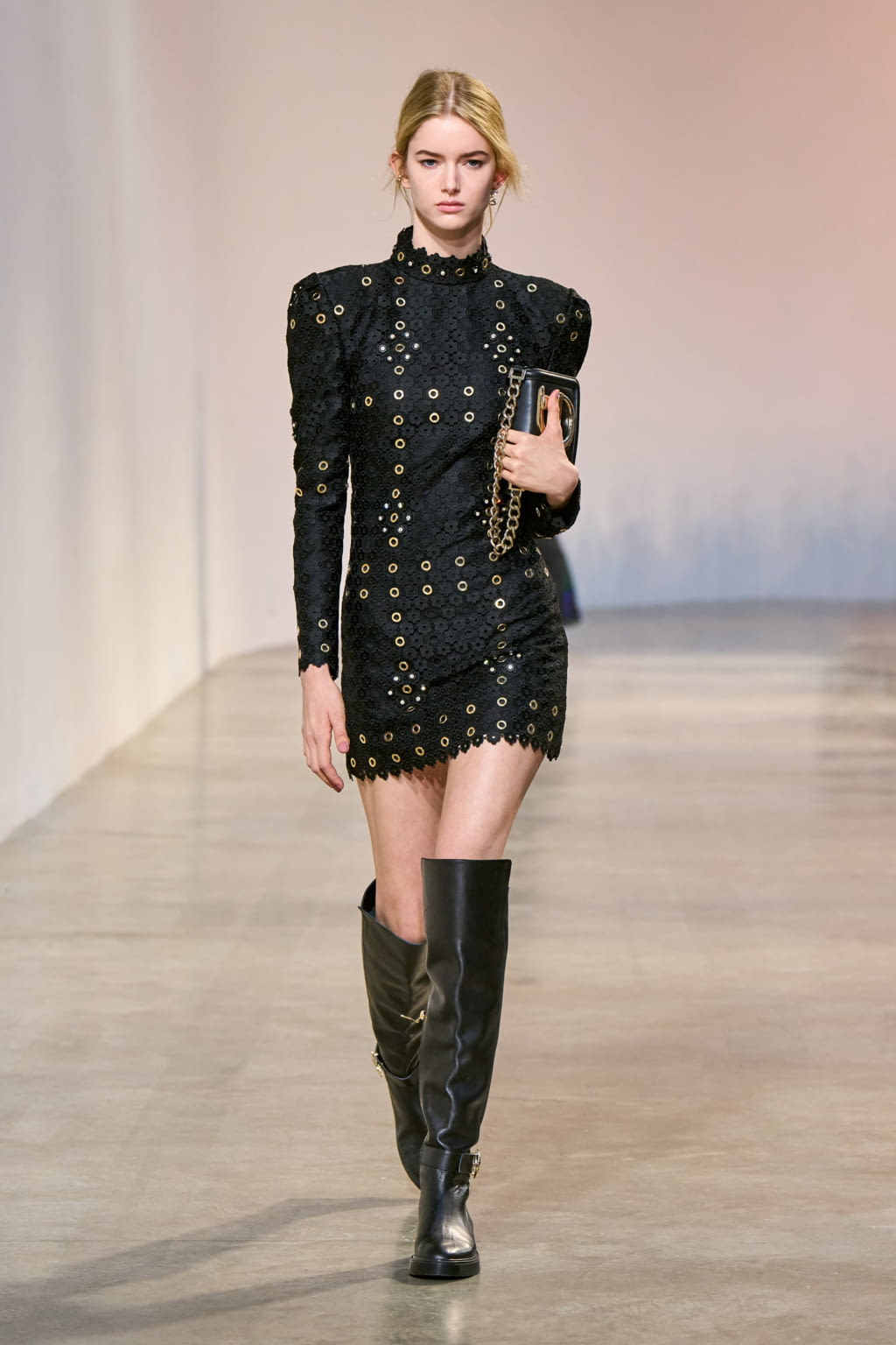 Fashion Week Paris Fall/Winter 2022 look 27 from the Elie Saab collection womenswear