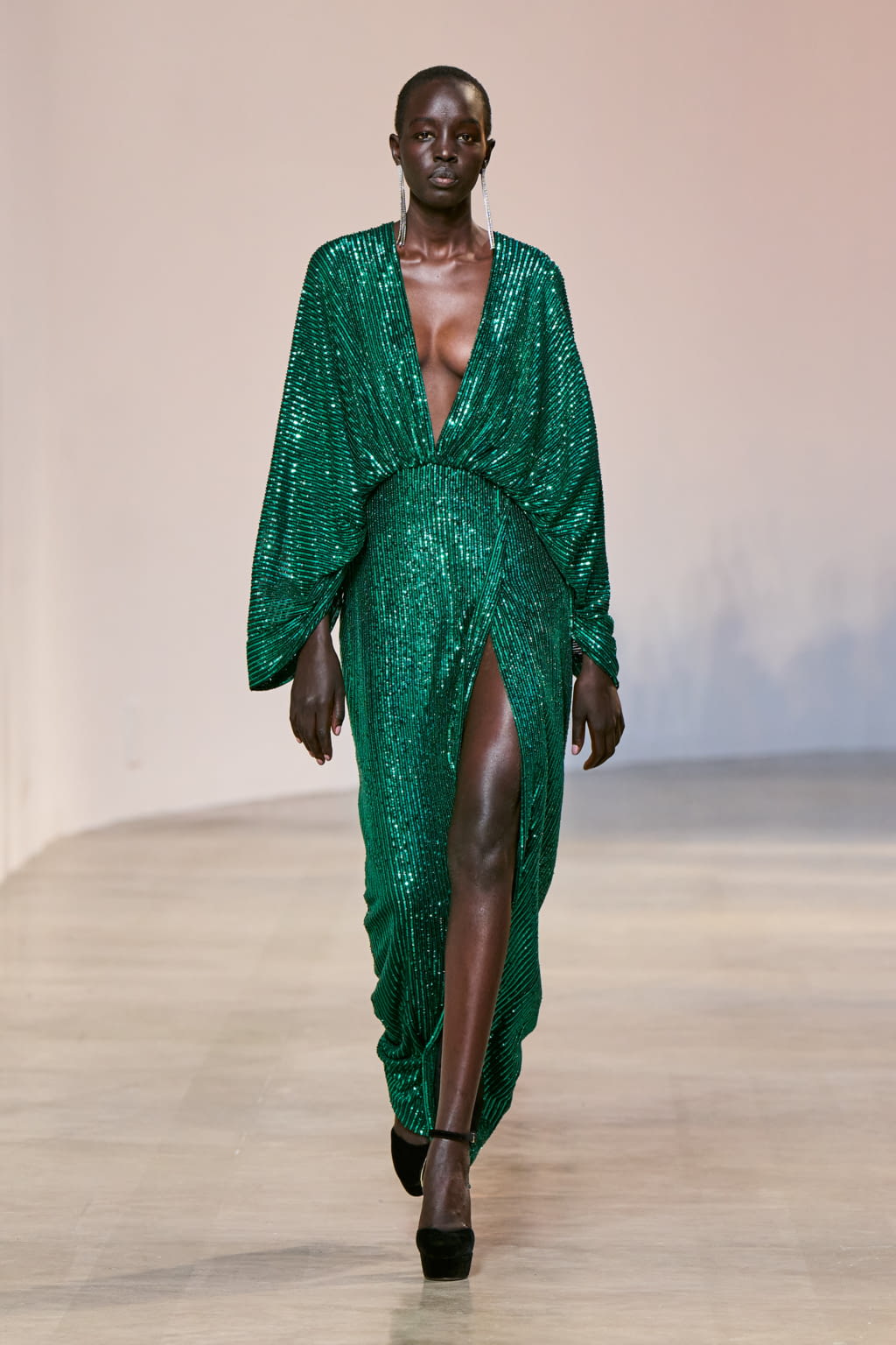 Fashion Week Paris Fall/Winter 2022 look 36 from the Elie Saab collection 女装