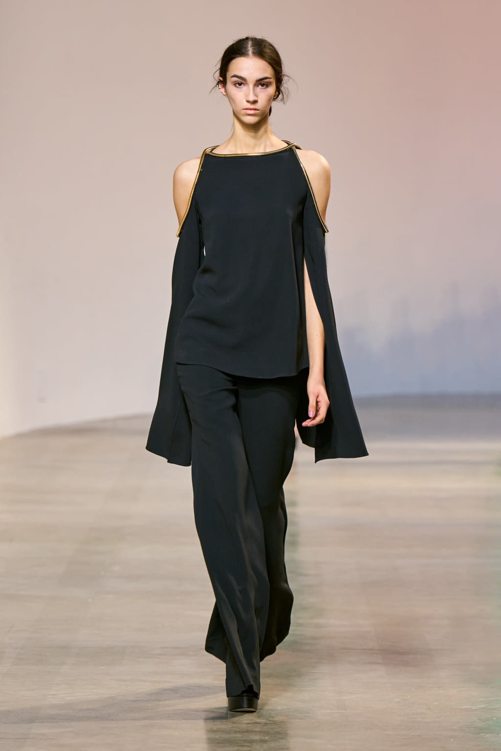 Fashion Week Paris Fall/Winter 2022 look 39 de la collection Elie Saab womenswear