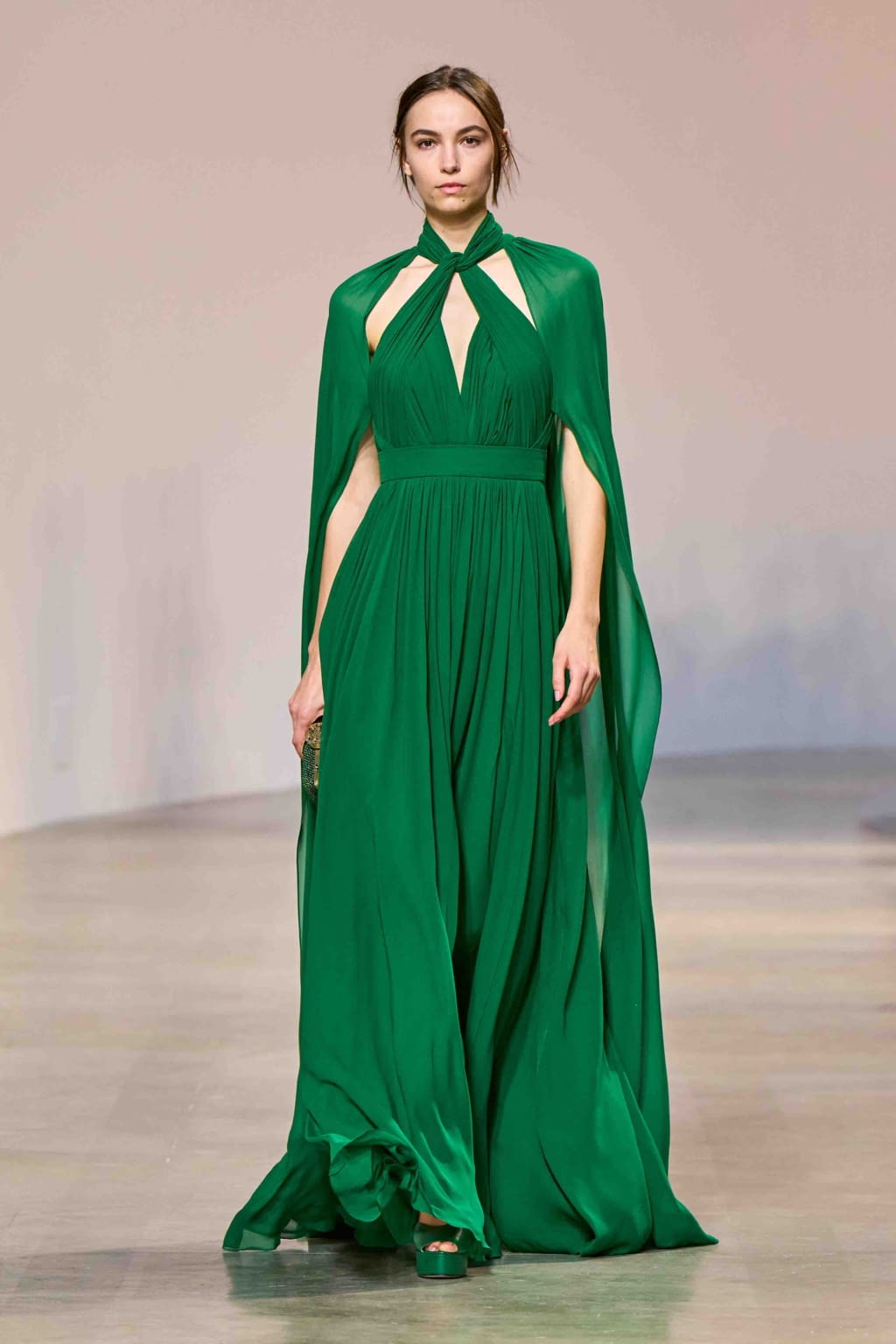 Fashion Week Paris Fall/Winter 2022 look 49 from the Elie Saab collection 女装