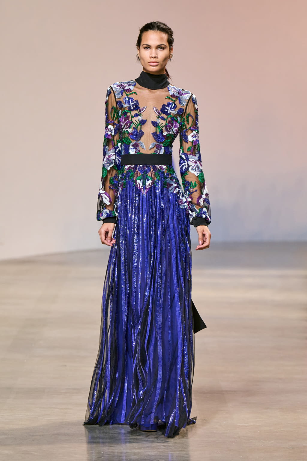Fashion Week Paris Fall/Winter 2022 look 55 from the Elie Saab collection 女装