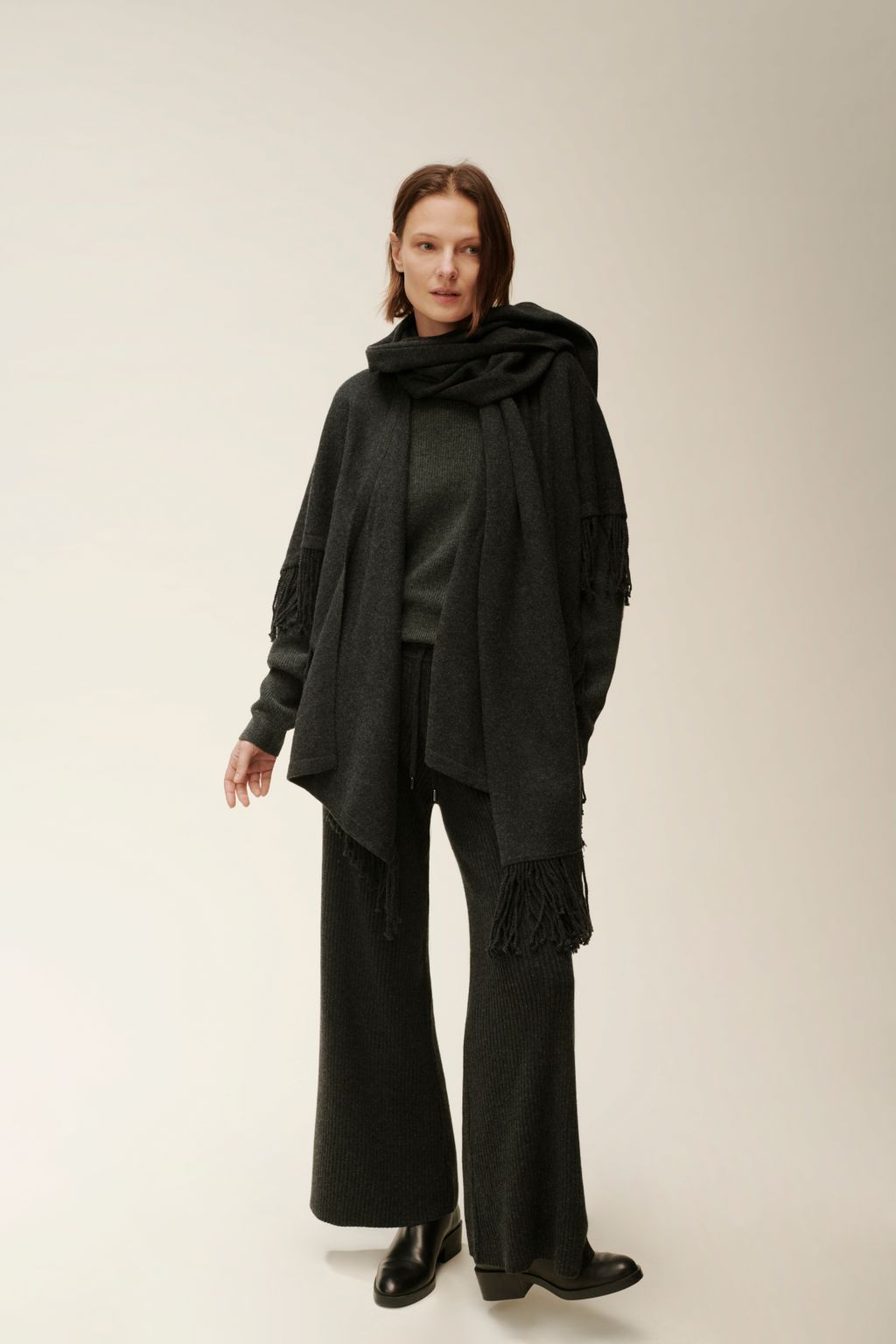 Fashion Week Paris Fall/Winter 2025 look 38 de la collection Eric Bompard womenswear