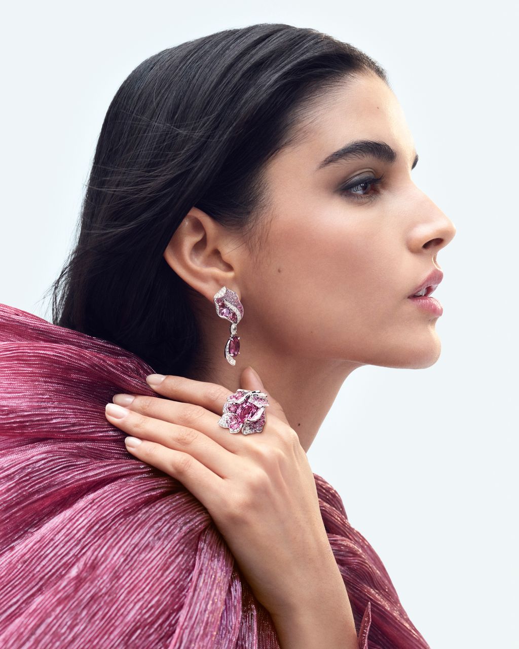 Fashion Week Paris Fall/Winter 2023 look 7 from the Chaumet collection womenswear accessories