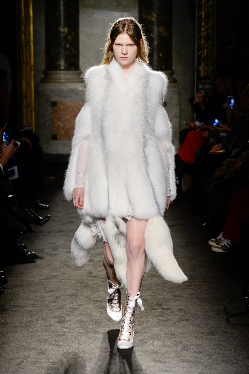 Fashion Week Milan Fall/Winter 2016 look 18 from the Francesco Scognamiglio collection womenswear