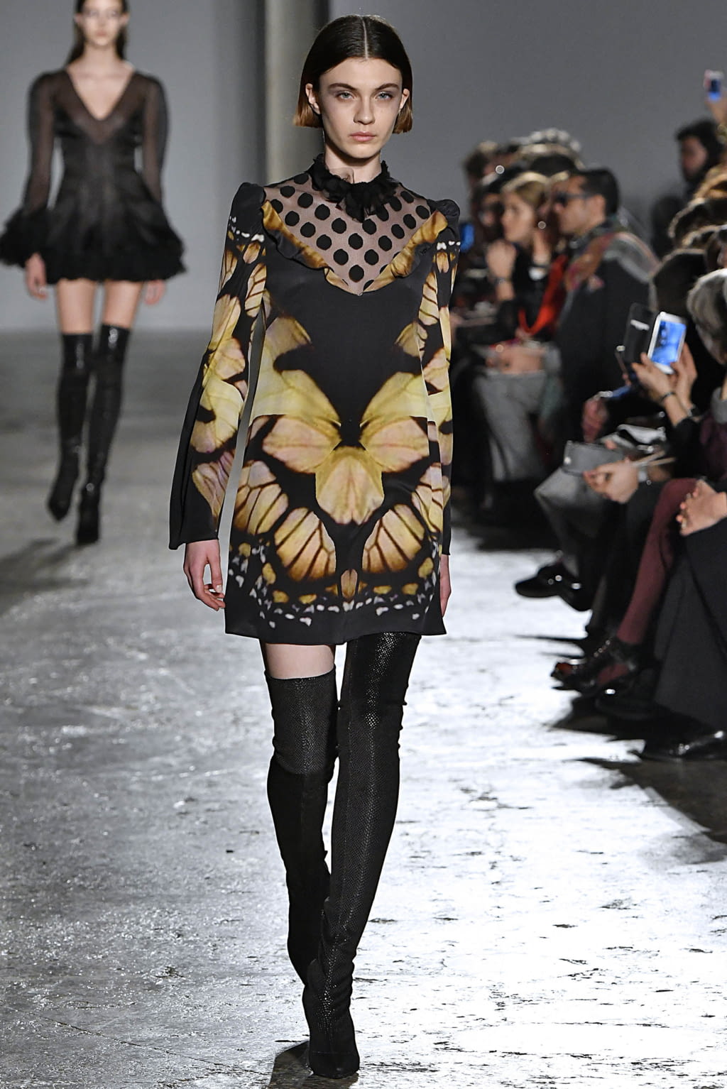 Fashion Week Milan Fall/Winter 2017 look 16 from the Francesco Scognamiglio collection womenswear