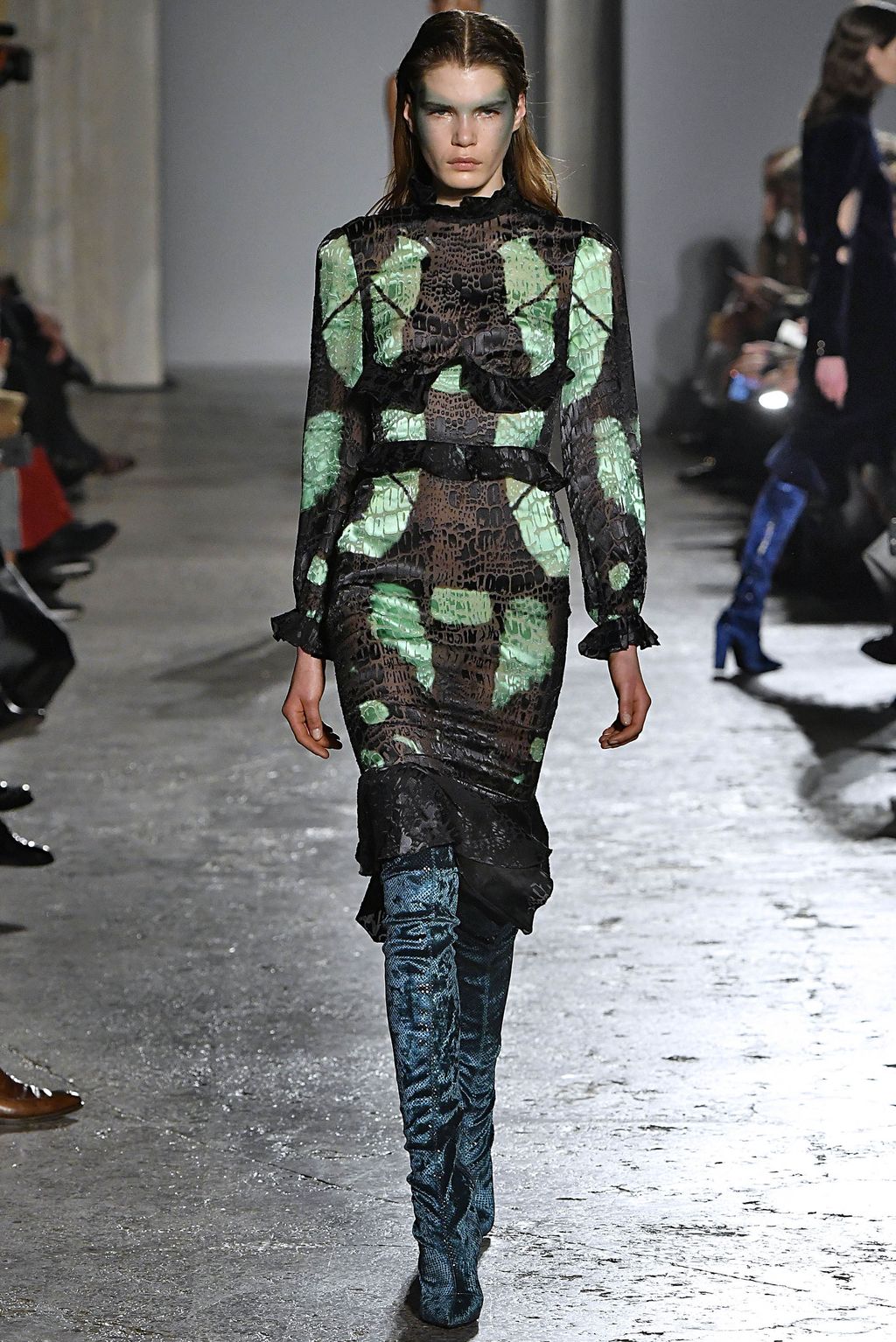 Fashion Week Milan Fall/Winter 2017 look 24 from the Francesco Scognamiglio collection womenswear