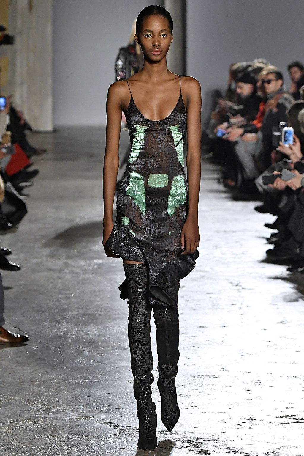 Fashion Week Milan Fall/Winter 2017 look 25 from the Francesco Scognamiglio collection womenswear