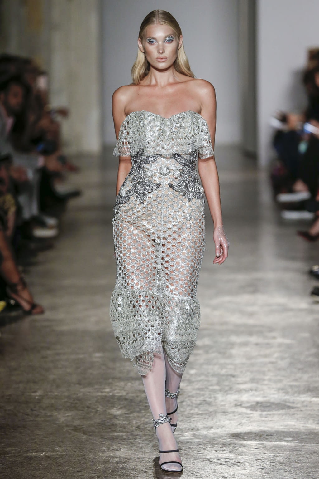 Fashion Week Milan Spring/Summer 2018 look 30 from the Francesco Scognamiglio collection womenswear