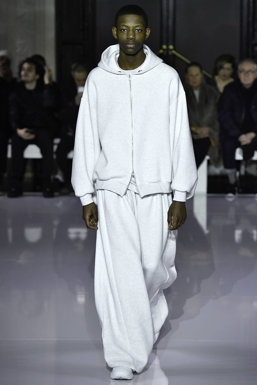 Fashion Week Paris Fall/Winter 2019 look 2 de la collection Fumito Gandryu menswear