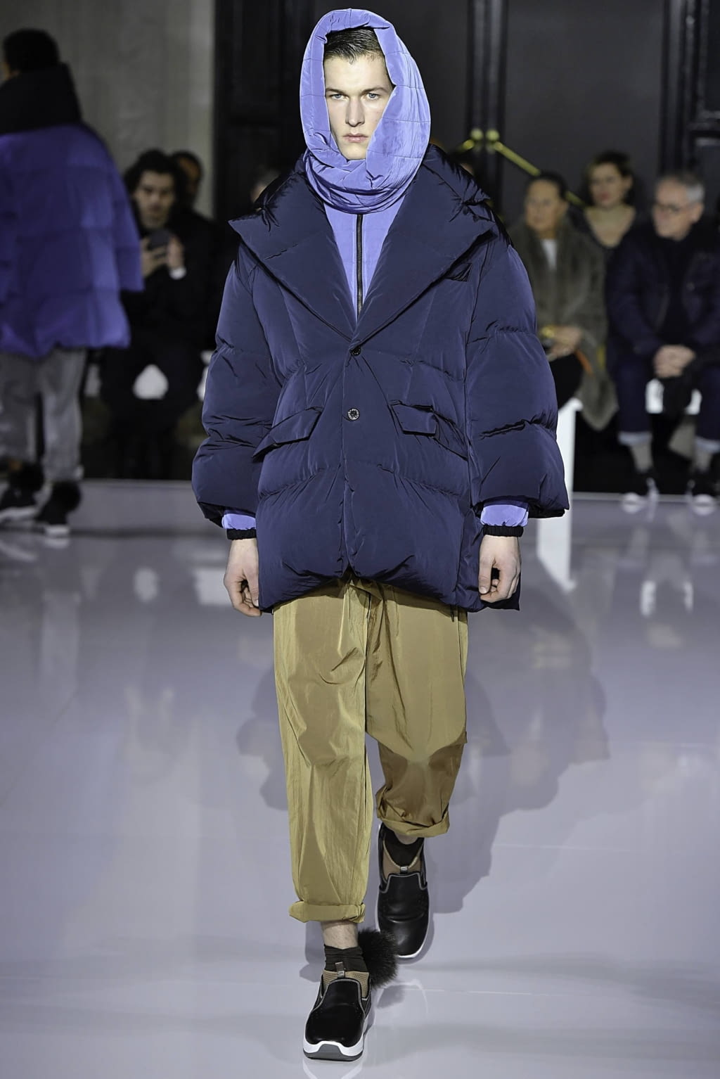 Fashion Week Paris Fall/Winter 2019 look 11 from the Fumito Gandryu collection menswear