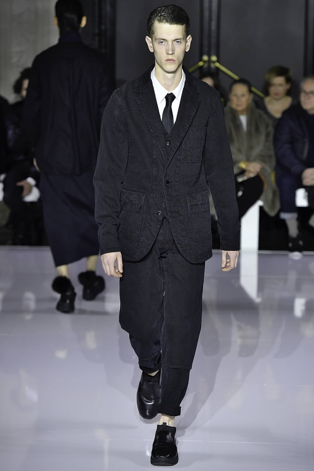 Fashion Week Paris Fall/Winter 2019 look 14 from the Fumito Gandryu collection 男装