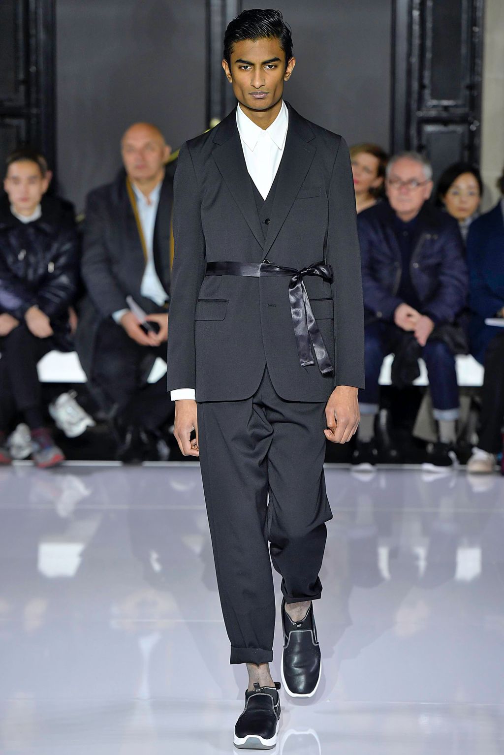 Fashion Week Paris Fall/Winter 2019 look 18 de la collection Fumito Gandryu menswear