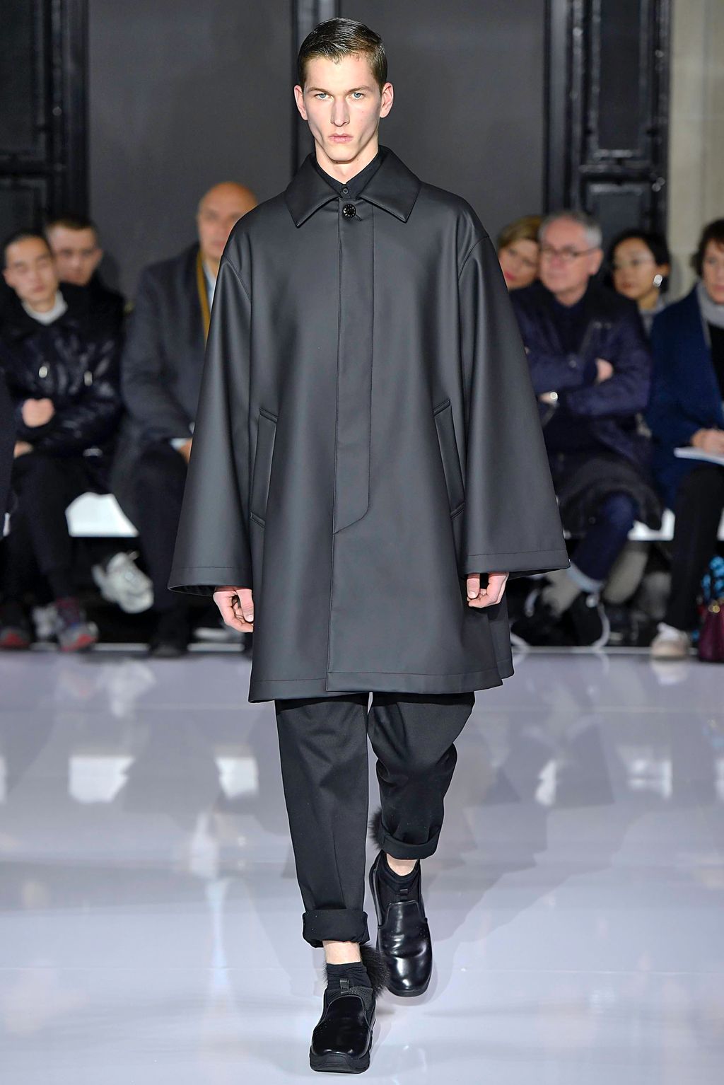 Fashion Week Paris Fall/Winter 2019 look 26 from the Fumito Gandryu collection menswear