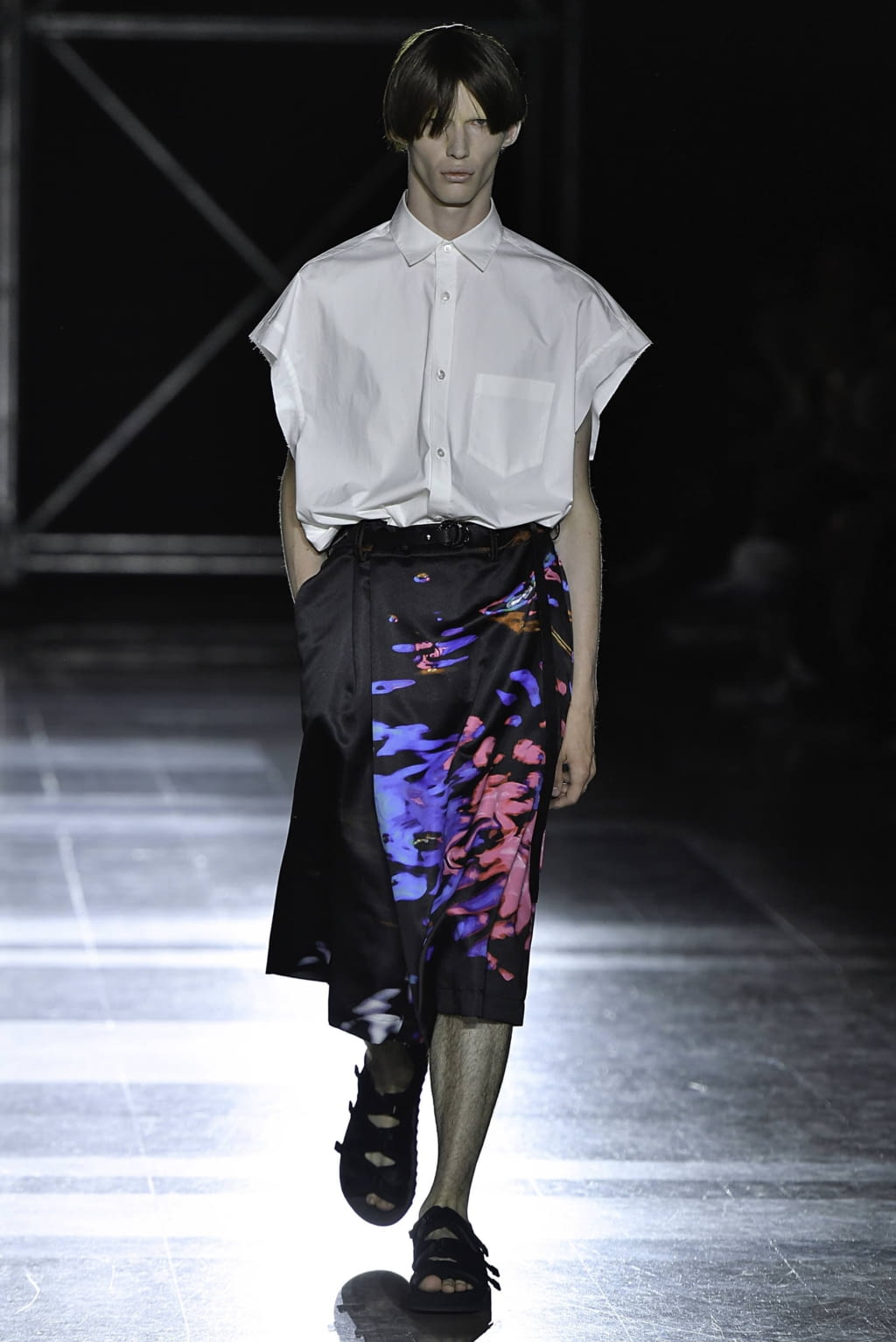 Fashion Week Paris Spring/Summer 2020 look 13 from the Fumito Gandryu collection menswear
