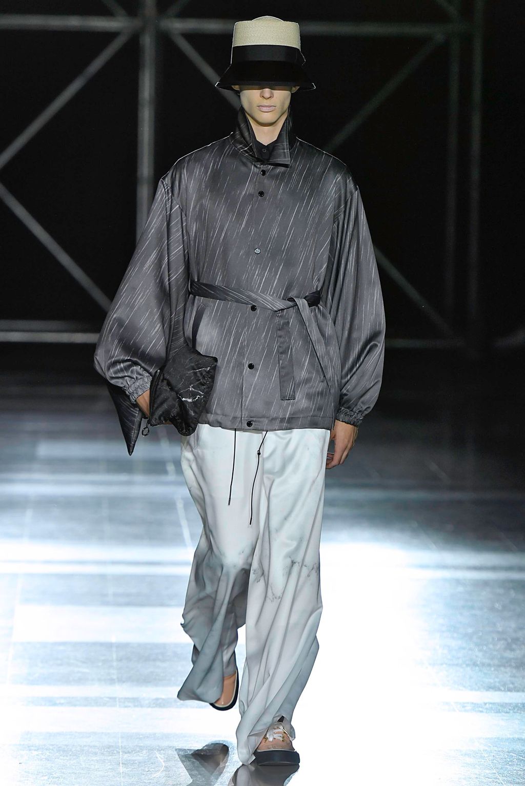 Fashion Week Paris Spring/Summer 2020 look 14 de la collection Fumito Gandryu menswear