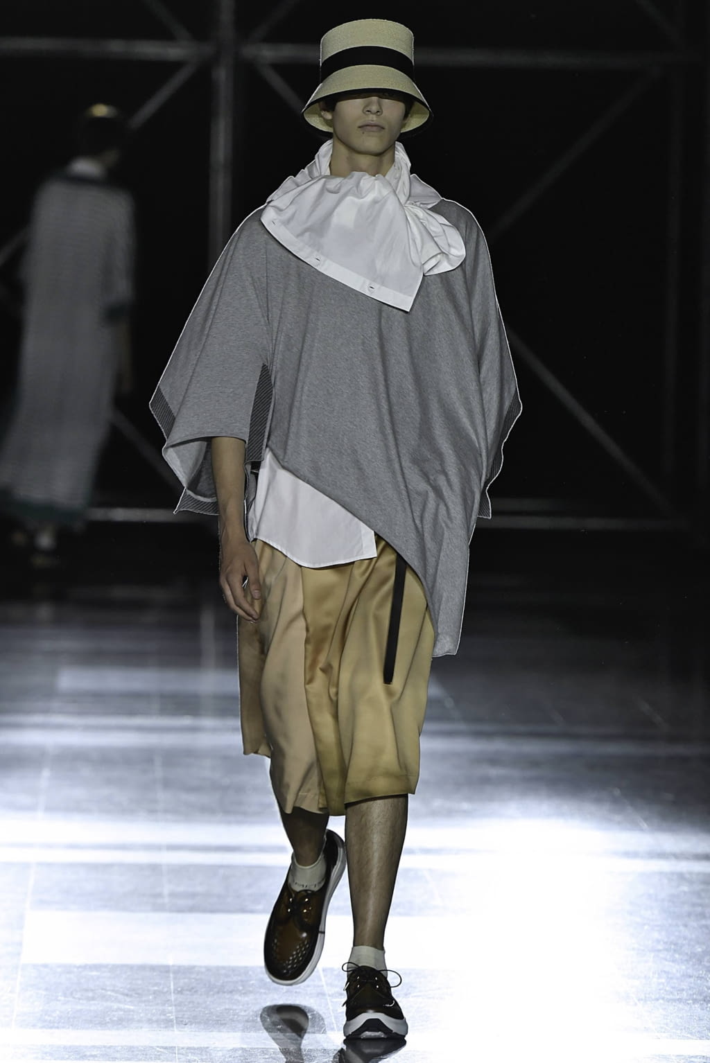 Fashion Week Paris Spring/Summer 2020 look 21 from the Fumito Gandryu collection menswear
