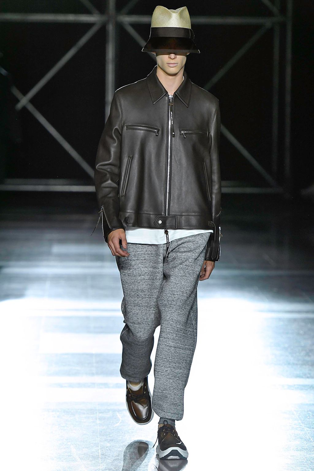 Fashion Week Paris Spring/Summer 2020 look 30 from the Fumito Gandryu collection 男装