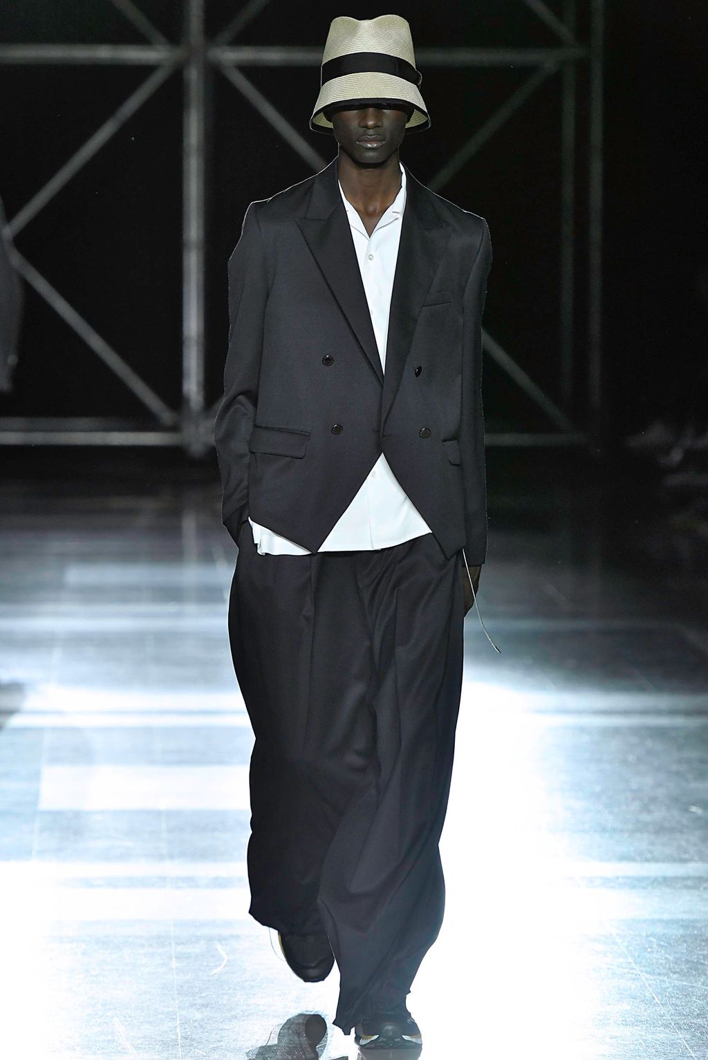 Fashion Week Paris Spring/Summer 2020 look 33 from the Fumito Gandryu collection 男装