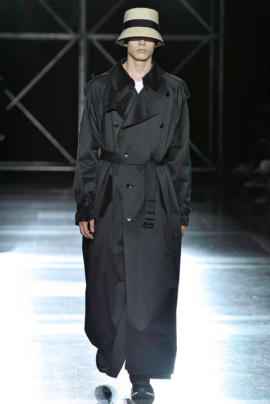 Fashion Week Paris Spring/Summer 2020 look 37 from the Fumito Gandryu collection menswear