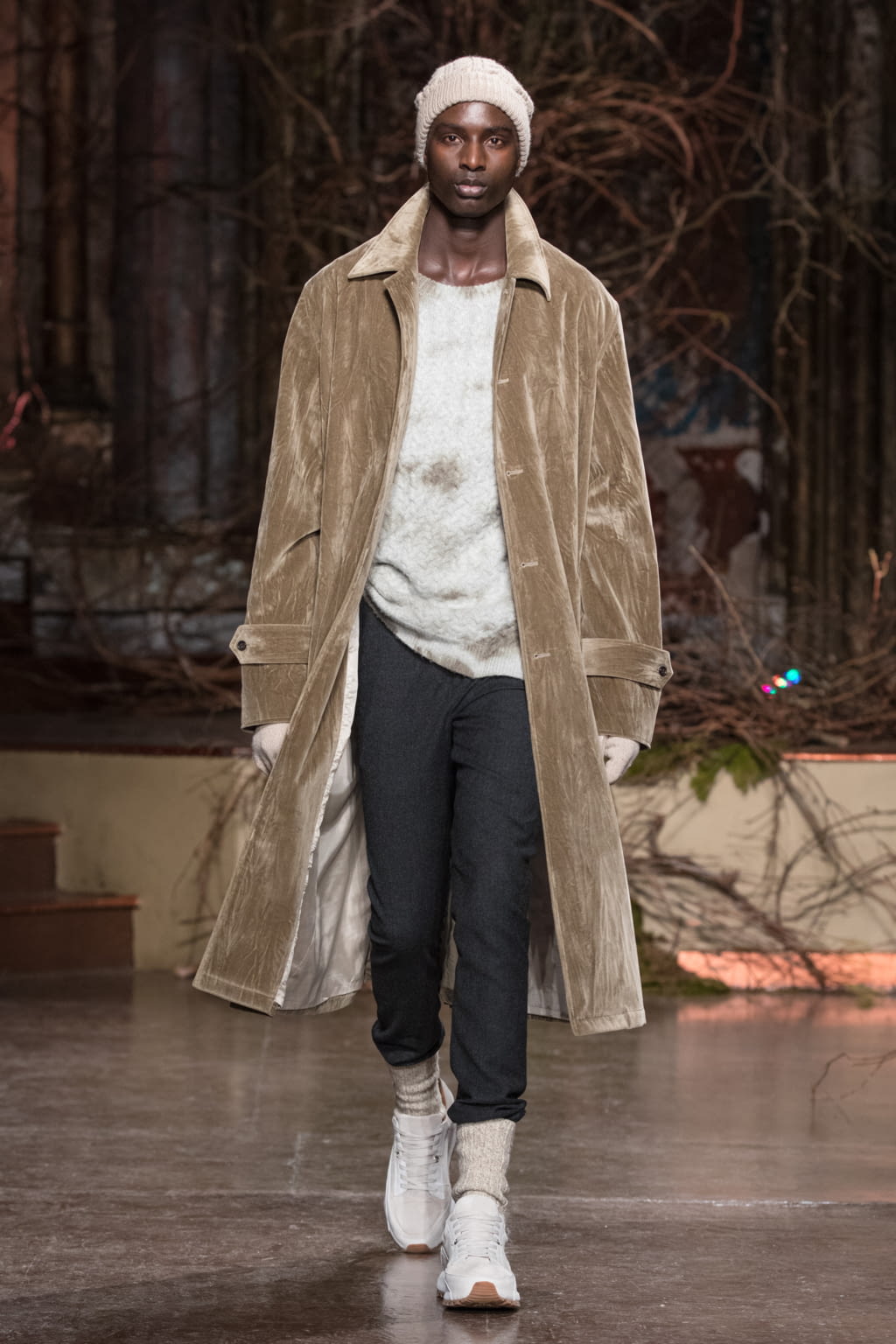 Fashion Week New York Fall/Winter 2018 look 1 from the John Varvatos collection menswear