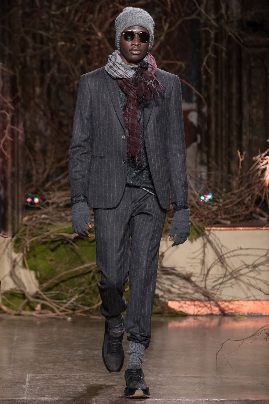 Fashion Week New York Fall/Winter 2018 look 32 from the John Varvatos collection 男装