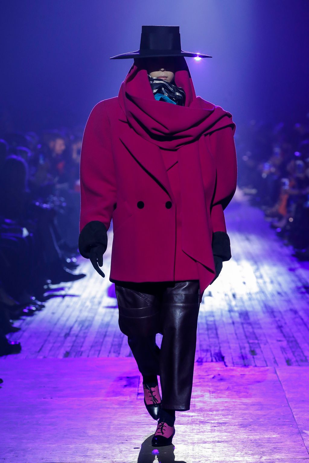 Fashion Week New York Fall/Winter 2018 look 2 from the Marc Jacobs collection womenswear