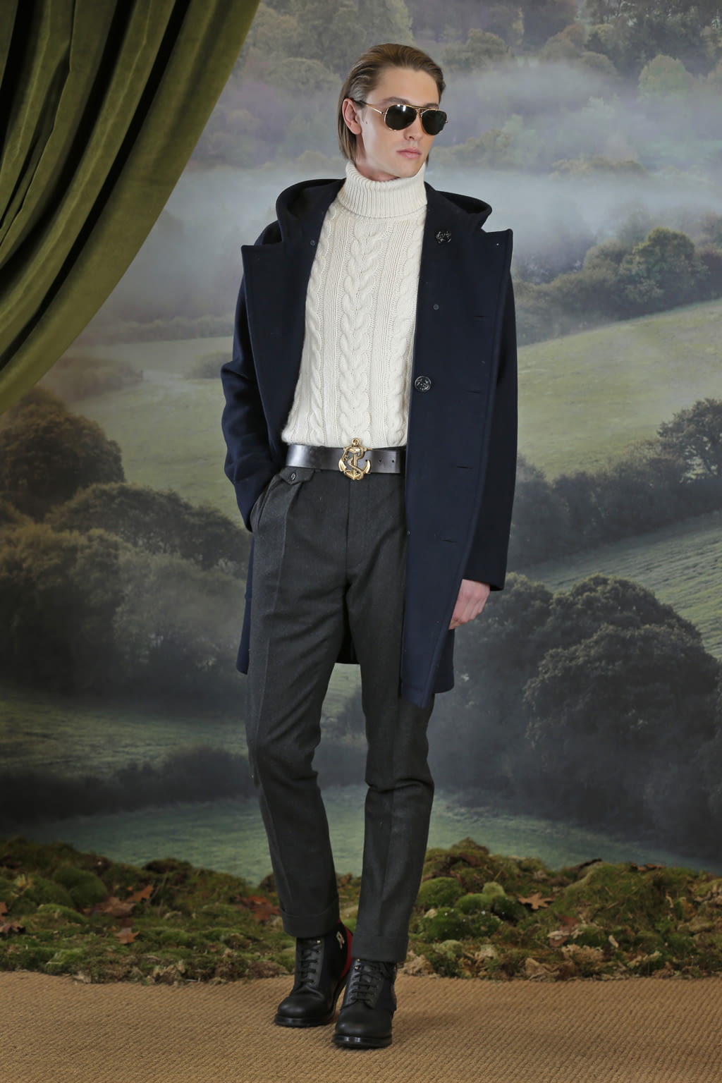 Fashion Week Milan Fall/Winter 2018 look 11 from the Ralph Lauren Purple Label collection 男装
