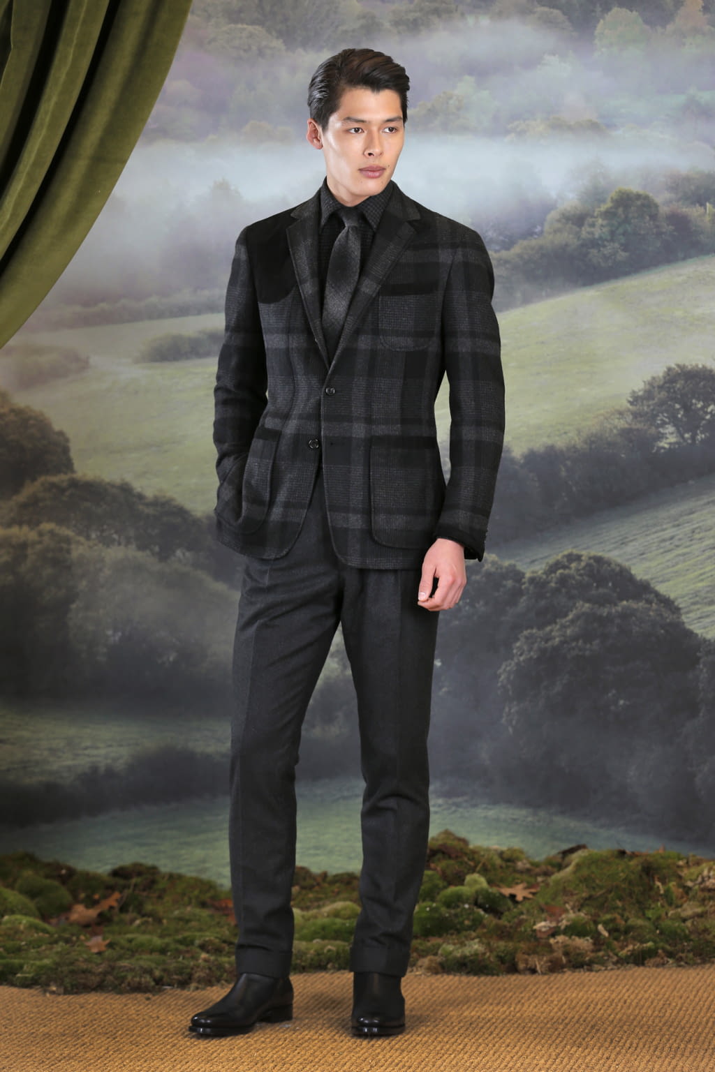 Fashion Week Milan Fall/Winter 2018 look 27 from the Ralph Lauren Purple Label collection 男装
