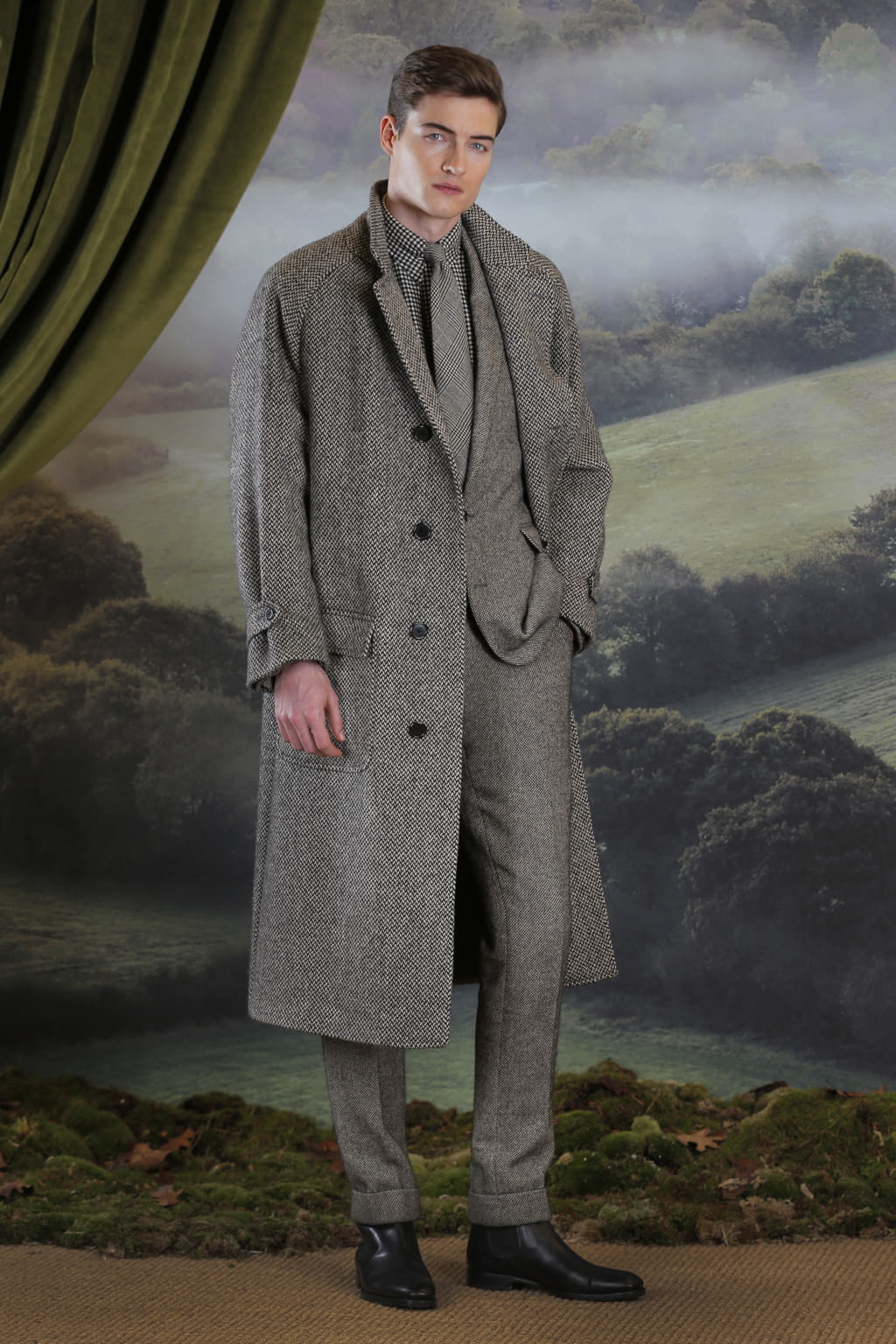 Fashion Week Milan Fall/Winter 2018 look 29 from the Ralph Lauren Purple Label collection 男装
