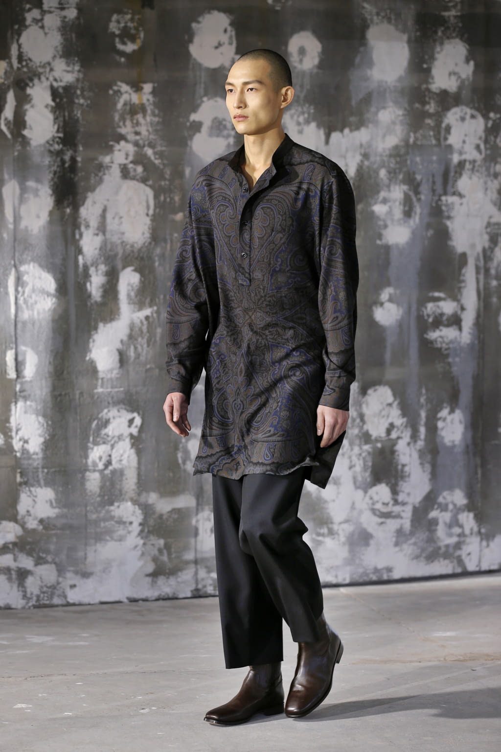 Fashion Week Paris Fall/Winter 2018 look 2 from the Lemaire collection menswear