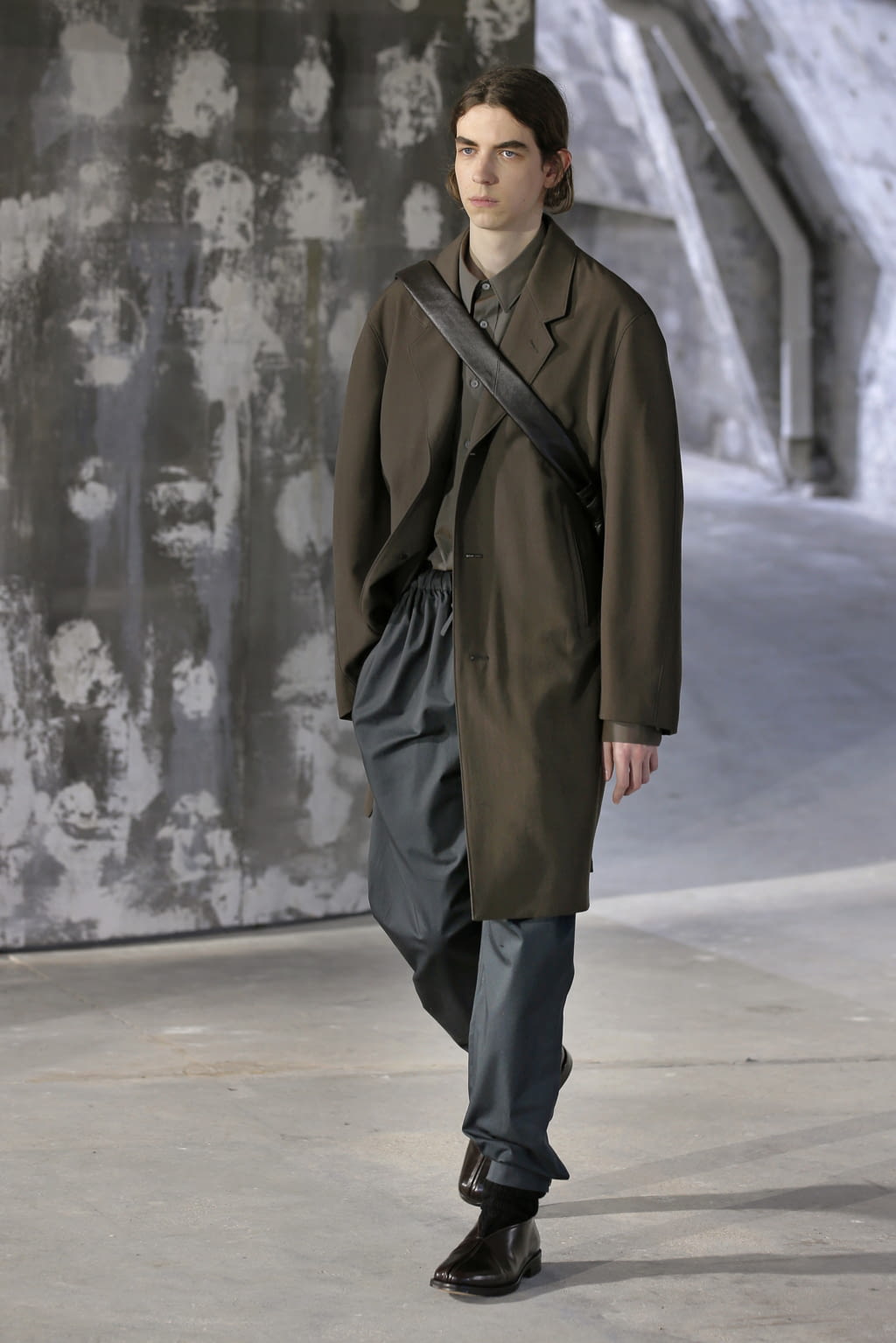 Fashion Week Paris Fall/Winter 2018 look 4 from the Lemaire collection menswear