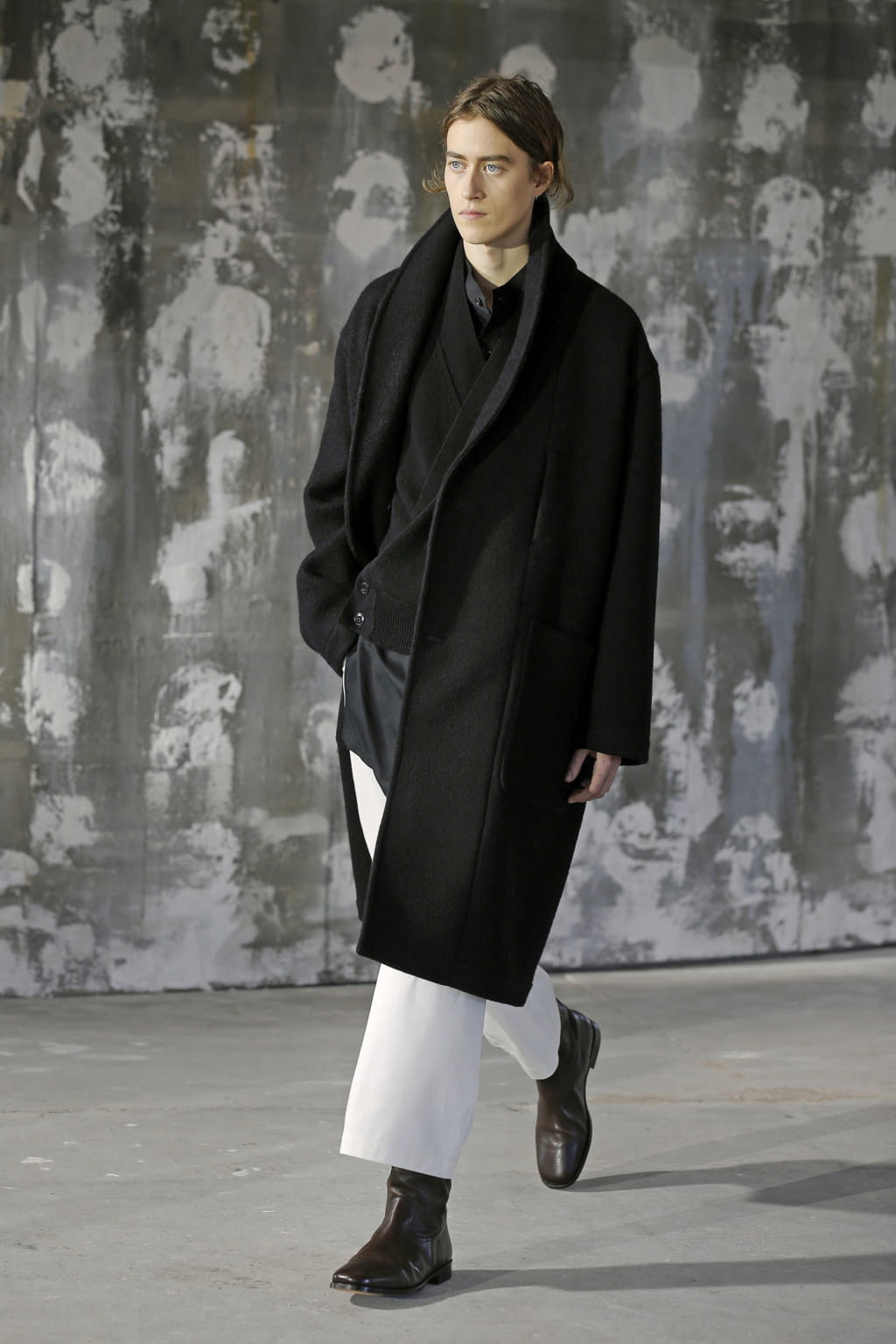 Fashion Week Paris Fall/Winter 2018 look 5 from the Lemaire collection menswear