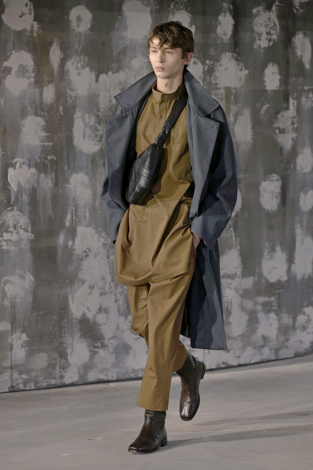 Fashion Week Paris Fall/Winter 2018 look 8 from the Lemaire collection menswear