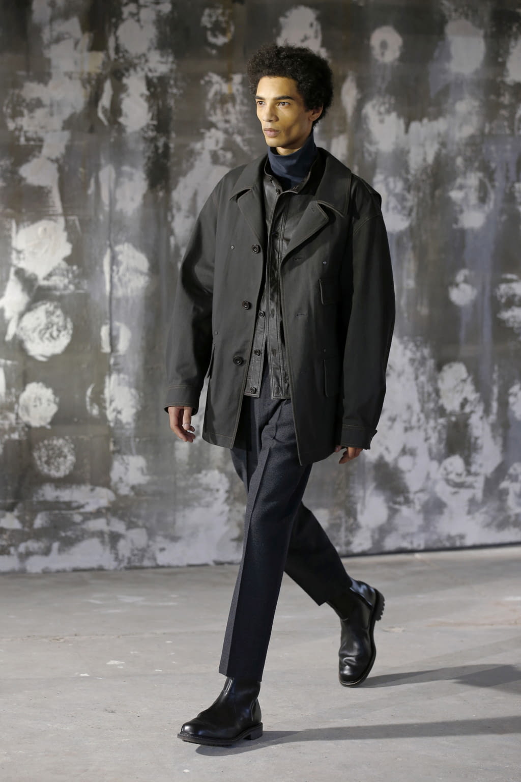 Fashion Week Paris Fall/Winter 2018 look 9 from the Lemaire collection menswear