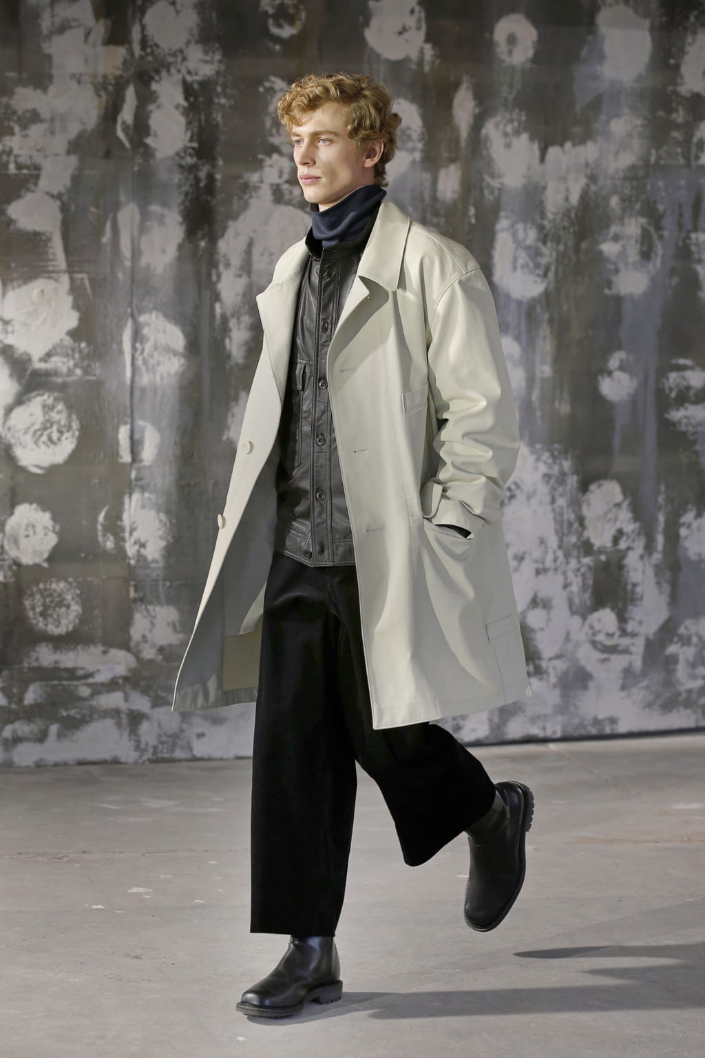 Fashion Week Paris Fall/Winter 2018 look 12 from the Lemaire collection menswear