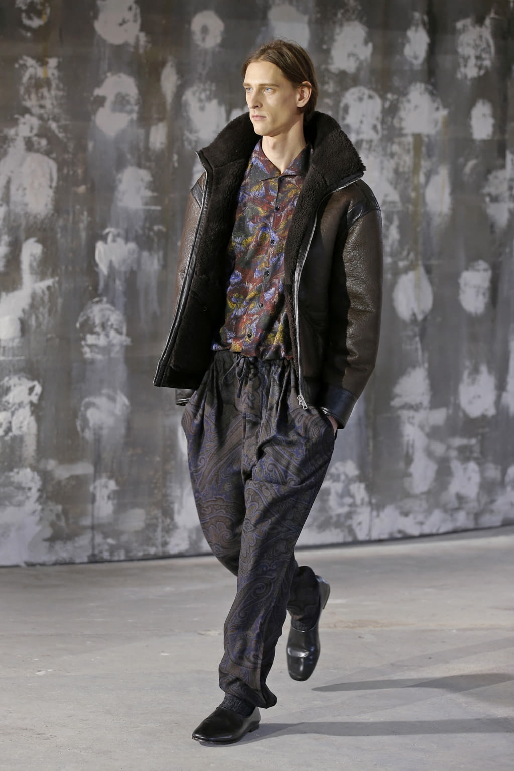 Fashion Week Paris Fall/Winter 2018 look 16 from the Lemaire collection menswear